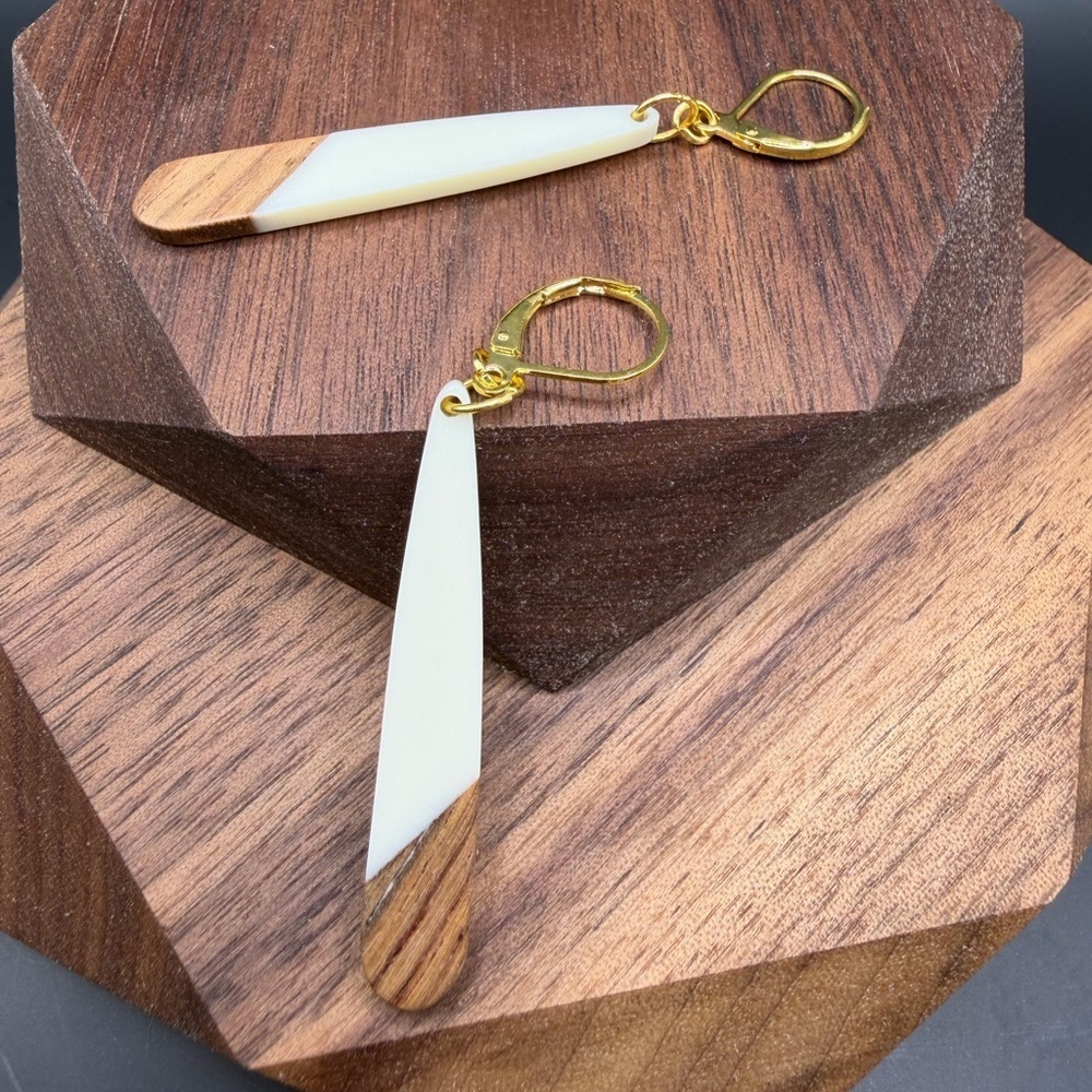 ✨ Handmade Wood & Resin Jewelry Set (Earrings + Necklace) ✨ - Picture 10 of 12